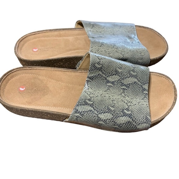Clarks NWOT Unstructured Rosilla Hollis Snakeskin Slides. Size 8.5M - Picture 7 of 9